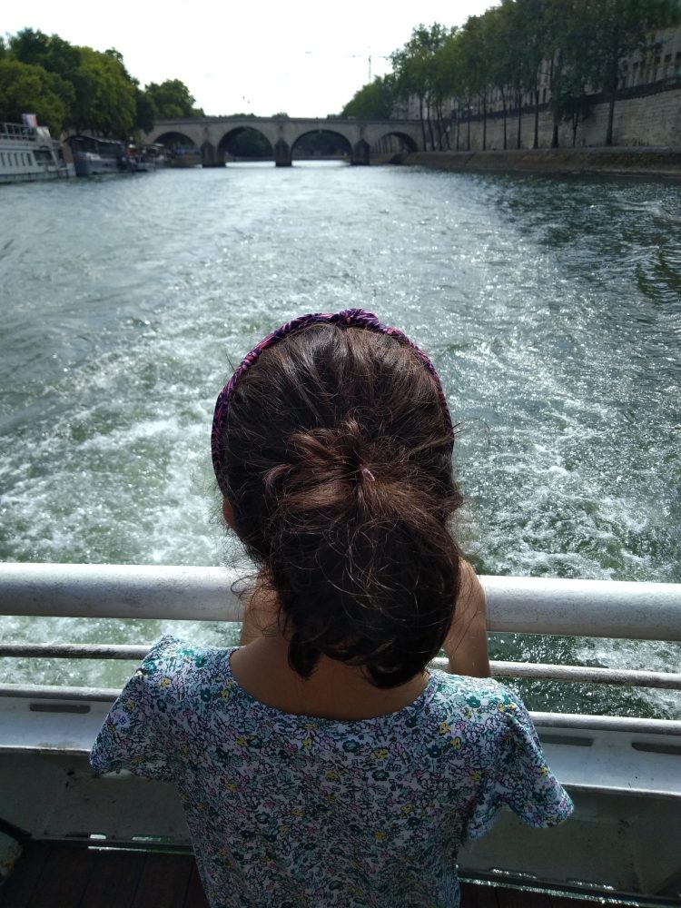 Irene sul battello sulla Senna a Parigi
