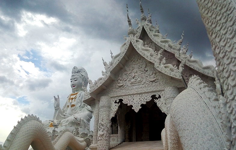 Lady budda temple - chiang rai - thaillandia