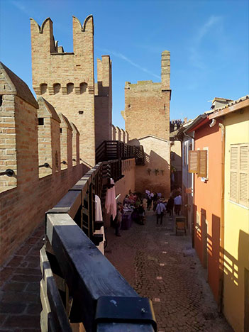 Gradara. I camminamenti sulle mura di cinta