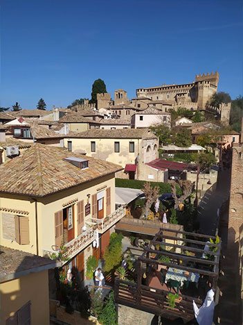 Gradara. Il castello visto dalle mura