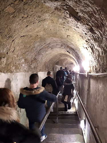 Ingresso e discesa alla Napoli sotterranea