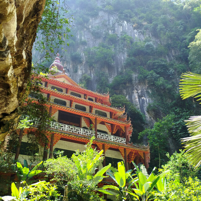 ipoh - sam poh tong temple